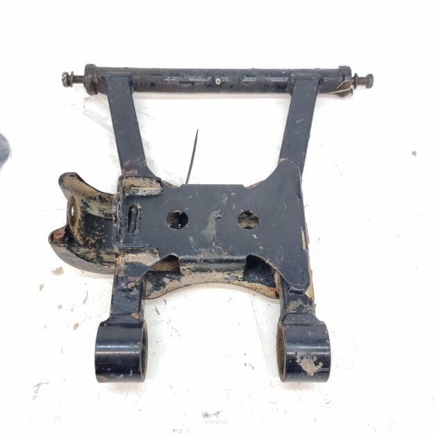 Wahacz tylny dolny lewy z osłoną Polaris